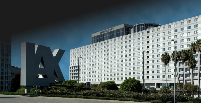 lax
